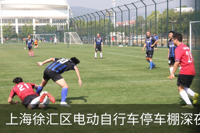 上海徐汇区电动自行车停车棚深夜突遭大火，损失正在评估中